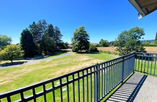 Surrey House | Gorgeous Garden-view House