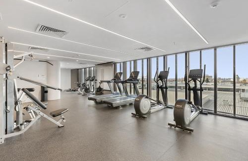 Moonee Ponds Apartment | Gorgeous High-Rise Unit with Sky Bar Pool and Gym