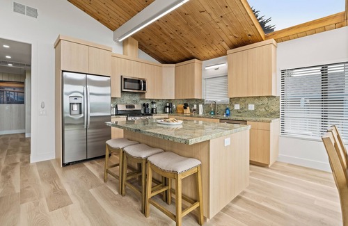 Moss Beach House | Gorgeous hillside home with ocean views!