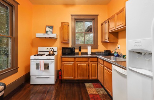 University Heights House | Gorgeous, Historic Downtown Home – Tucked into UF!
