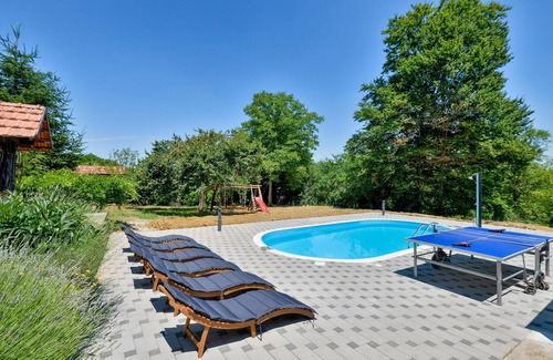 Breznica House | Gorgeous home in Breznica with sauna