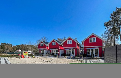 Debki House | Gorgeous home in Debki with WiFi