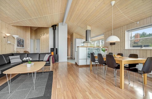 Øer Strand House | Gorgeous home in Ebeltoft with sauna