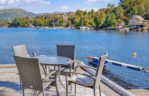 Fitjar House | Gorgeous home in Fitjar with kitchen