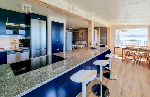 Karna House | Gorgeous home in Glöskär with kitchen
