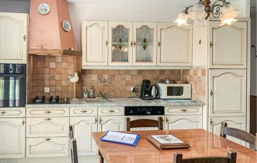 Gueschart House | Gorgeous Home In Gueschart With Kitchen