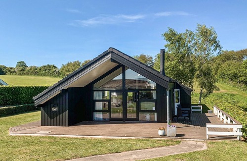 Hejlsminde Strand House | Gorgeous home in Hejls with WiFi