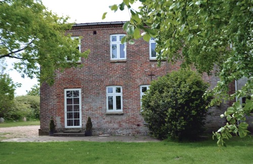 Sonder Bork House | Gorgeous home in Hemmet with lake view