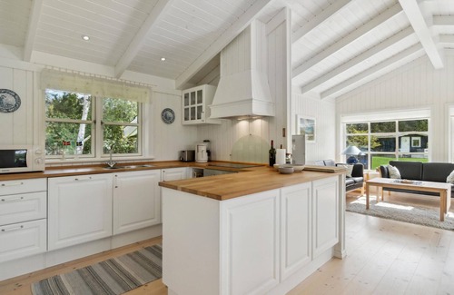Bratten Strand House | Gorgeous home in Jerup with sauna