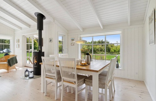 Bratten Strand House | Gorgeous home in Jerup with sauna