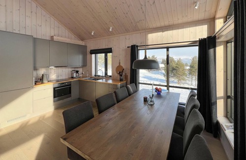 Nord-Fron House | Gorgeous home in Kvam with sauna