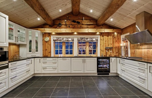 Flesberg House | Gorgeous home in Lampeland with kitchen