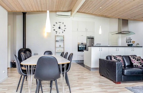 Nr. Lyngby Strand House | Gorgeous home in Løkken with kitchen