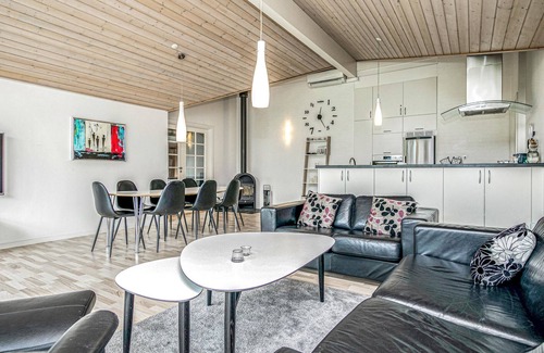 Nr. Lyngby Strand House | Gorgeous home in Løkken with kitchen