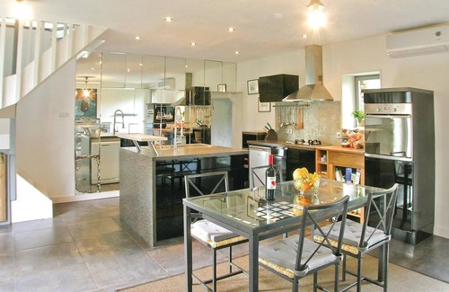 Mahalon House | Gorgeous home in Mahalon with kitchen