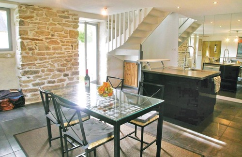 Mahalon House | Gorgeous home in Mahalon with kitchen