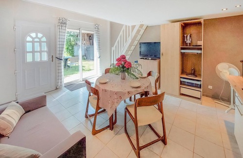 Gy House | Gorgeous home in Molinet with WiFi