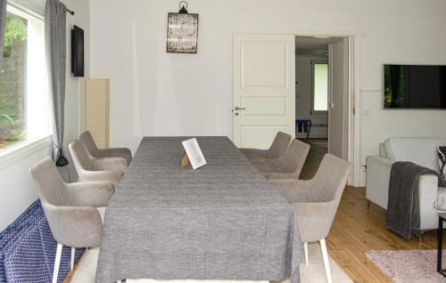 Orebro County House | Gorgeous Home In Örebro With Sauna
