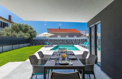 Skatari House | Gorgeous home in Pula