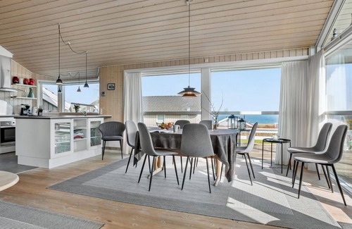 Mommark Strand House | Gorgeous home in Sydals with kitchen