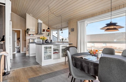 Mommark Strand House | Gorgeous home in Sydals with kitchen