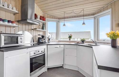 Mommark Strand House | Gorgeous home in Sydals with kitchen