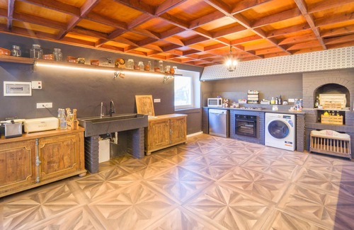 Belmonte Mezzagno House | Gorgeous home in Belmonte Mezzagno