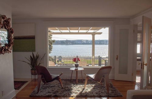 Davenport House | Gorgeous home on the Mississippi River with a great location to area attractions