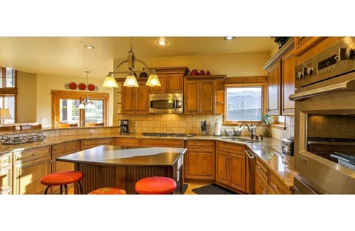 The Highlands House | Gorgeous House in Prestigious Highland Park