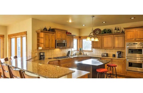 The Highlands House | Gorgeous House in Prestigious Highland Park