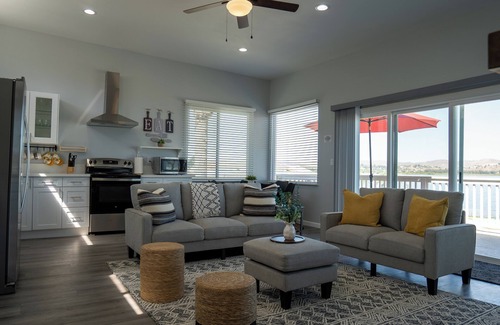 Lake Elsinore House | Gorgeous Lake Front Home w/Boat access Unit 2