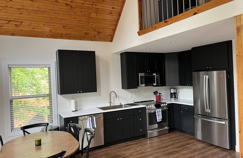 Leitchfield House | Gorgeous Lake Front home with hot tub