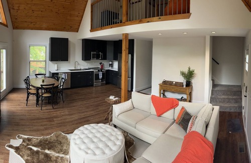 Leitchfield House | Gorgeous Lake Front home with hot tub