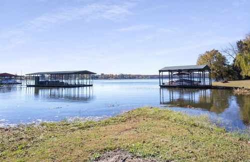 Lebanon House | Gorgeous Lake Property W/ Dock & Pool. Quiet Surroundings. Great For Gatherings