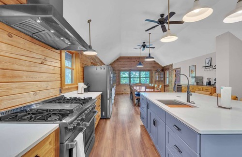 Mineral House | Gorgeous Lakefront Escape - New Renovations!
