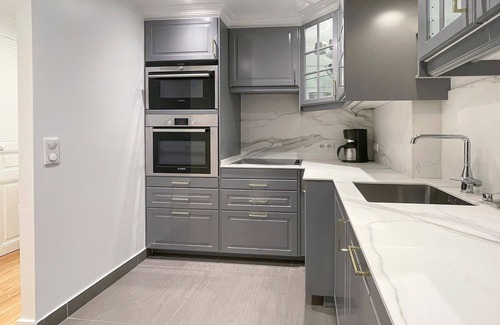 Quartier du Gros-Caillou Apartment | Gorgeous Light-Filled 2 Bedroom in the Sought-After Left Bank