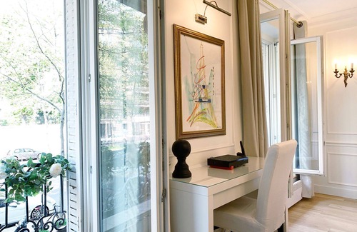 Quartier du Gros-Caillou Apartment | Gorgeous Light-Filled 2 Bedroom in the Sought-After Left Bank