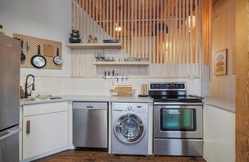 Garment District Condo | Gorgeous Loft - Heart of the Garment District!