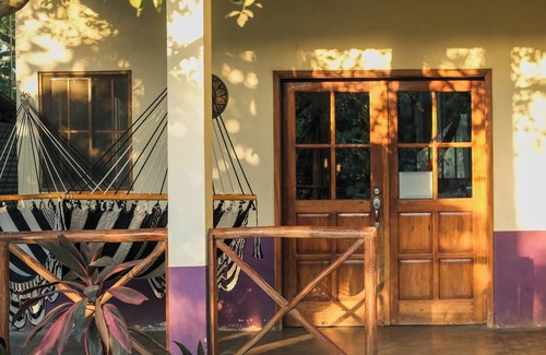 Chinandega House | Gorgeous Lofted 1 Bedroom Home-Hot Water/Parking