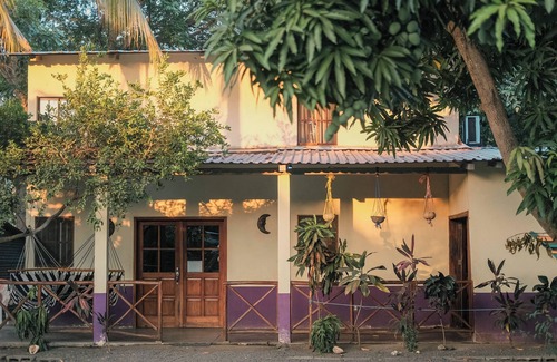 Chinandega House | Gorgeous Lofted 1 Bedroom Home-Hot Water/Parking
