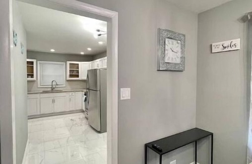 Chicago Heights House | Gorgeous Luxurious Modern House near Hospitals+Uni