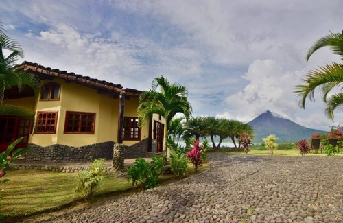El Fosforo House | Gorgeous Luxury home with Pool & Jacuzzi access. Awesome Lake & Volcano views.