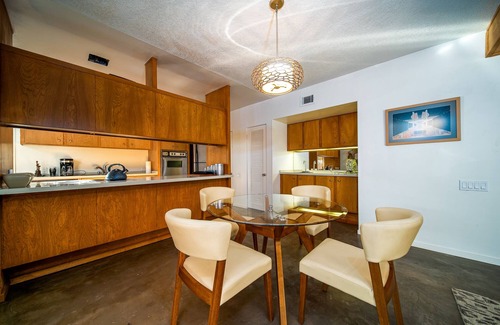 Palm Desert Cottage | Gorgeous Mid-Century Cottage! Private Yard, Views, Fireplace, Walk to El Paseo!