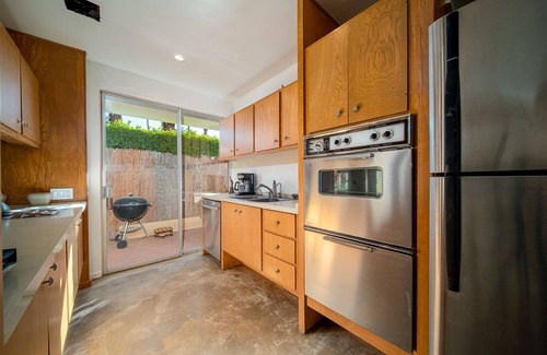 Palm Desert Cottage | Gorgeous Mid-Century Cottage! Private Yard, Views, Fireplace, Walk to El Paseo!
