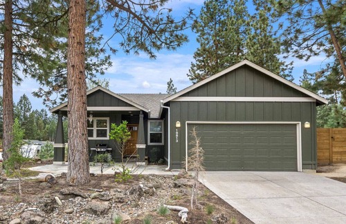 Southwest Bend House | Gorgeous Modern Remodel, Private Fenced Yard, Fire Pit, Ping Pong