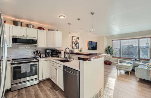 Golden House | Gorgeous Mountain Views Townhome with WiFi Near Downtown Golden