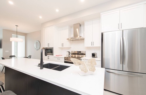 Northwest Calgary House | Gorgeous New built Home 12mins away from Airport