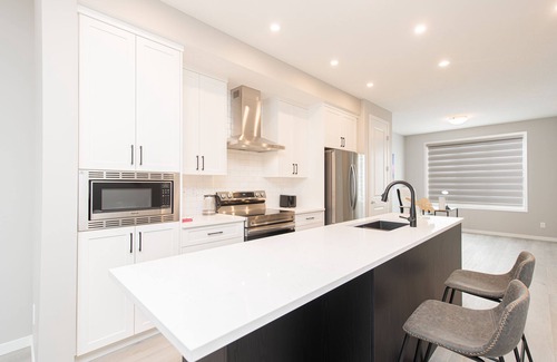 Northwest Calgary House | Gorgeous New built Home 12mins away from Airport