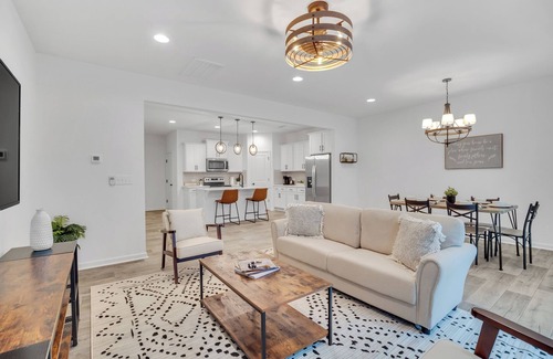 Harwood Lane House | Gorgeous New Townhome/Charlotte!