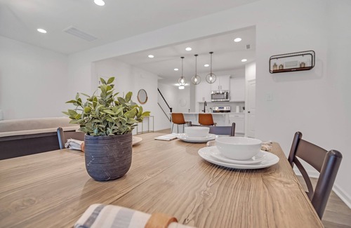 Harwood Lane House | Gorgeous New Townhome/Charlotte!